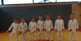 Les tout petits aussi ont posé avec leur nouvelle ceinture